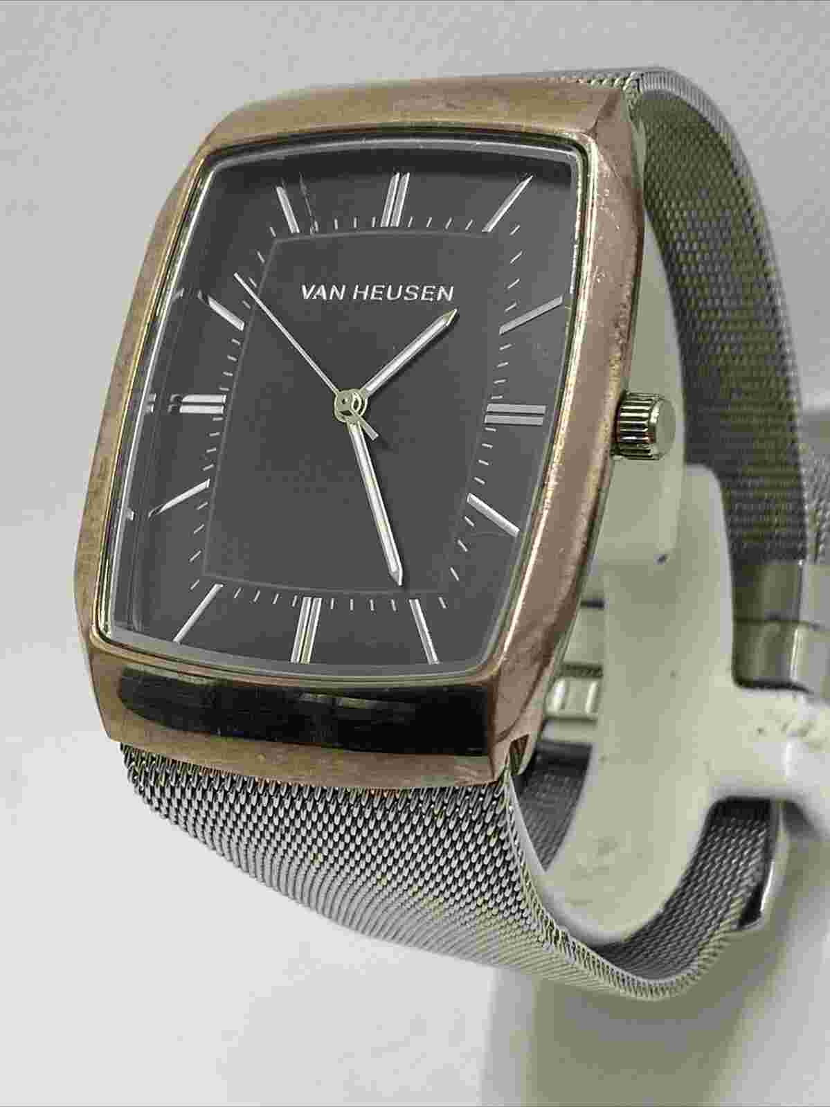 Van Heusen Men's Silver Watch Mens Fashion Watch Works New Battery!