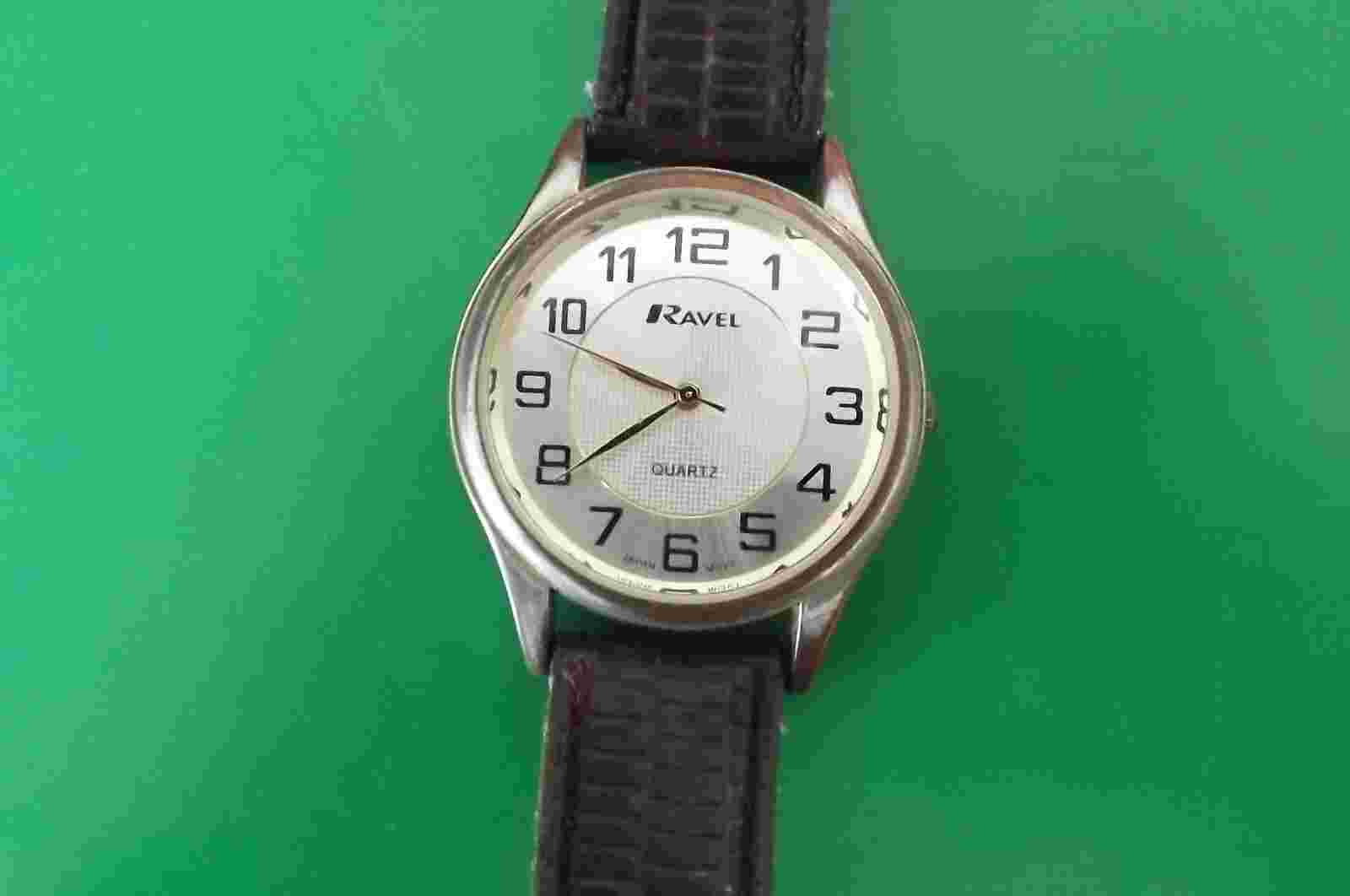 MENS RAVEL QUARTZ  WATCH WITH BROWN STRAP - NEEDS NEW BATTERY