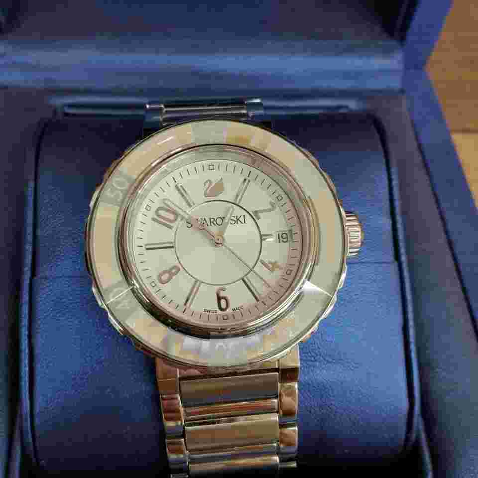 SWAROVSKI Model number: Silver frames Quartz watch