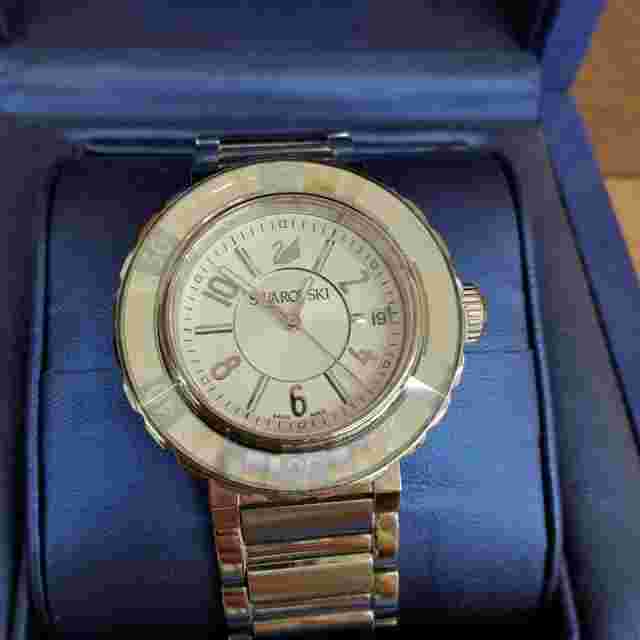 SWAROVSKI Model number: Silver frames Quartz watch