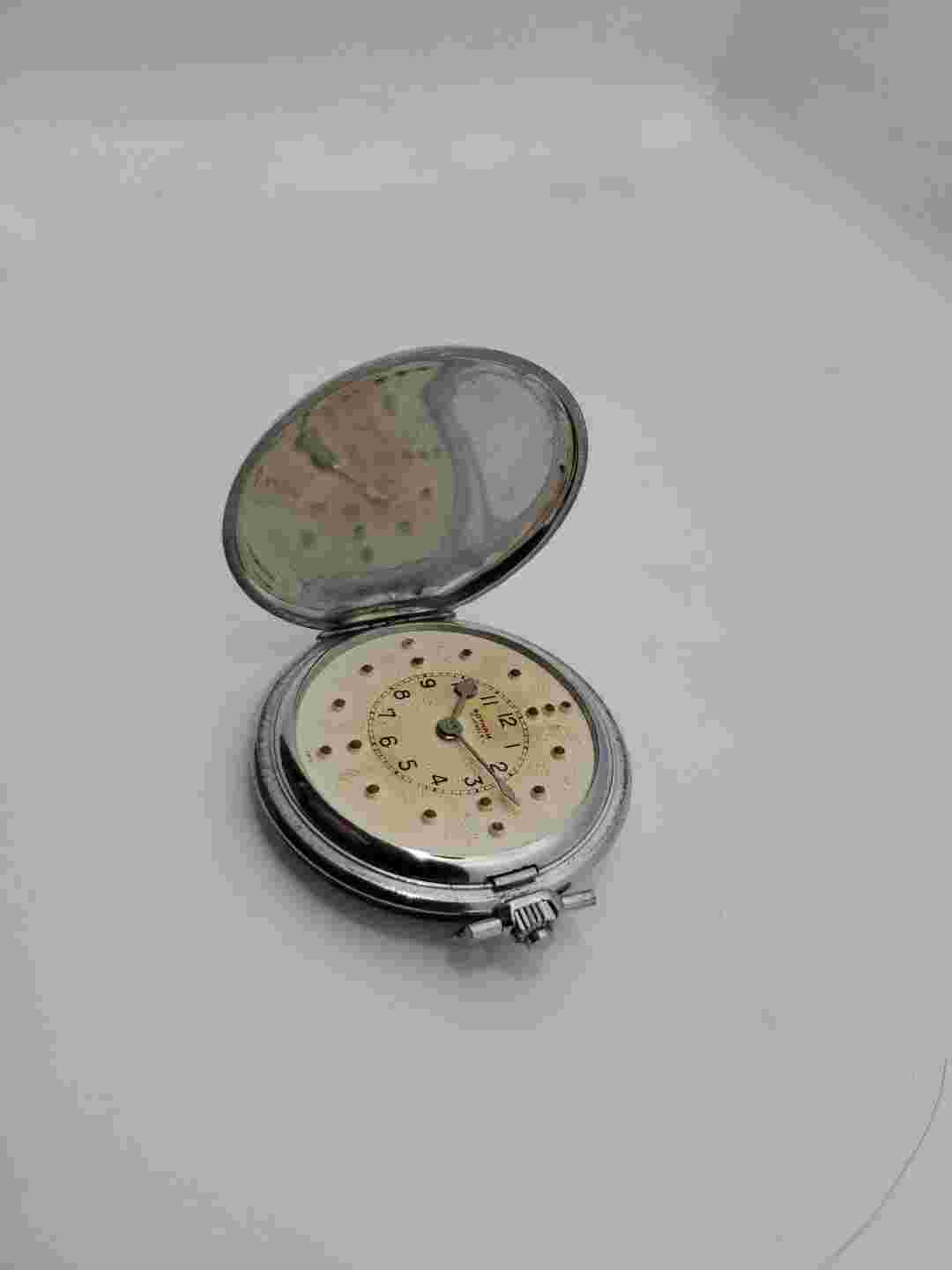 Gotham 17 jewel chrome braille pocket watch