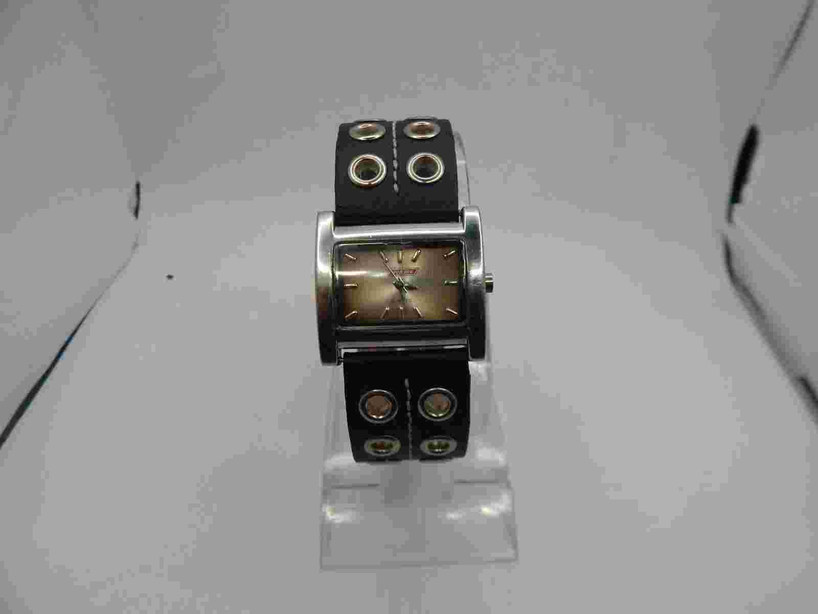 Dickies ladies wristwatch with Black band