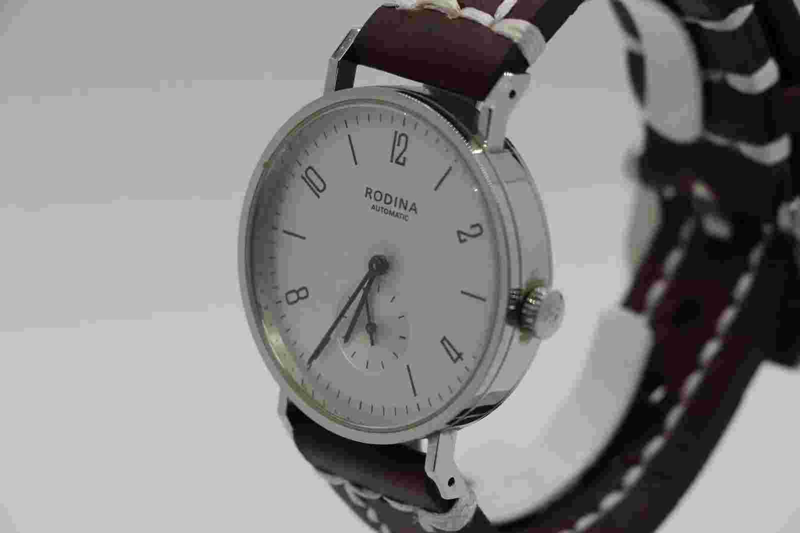 Rodina Bauhaus Automatic Exhibition Case 5ATM