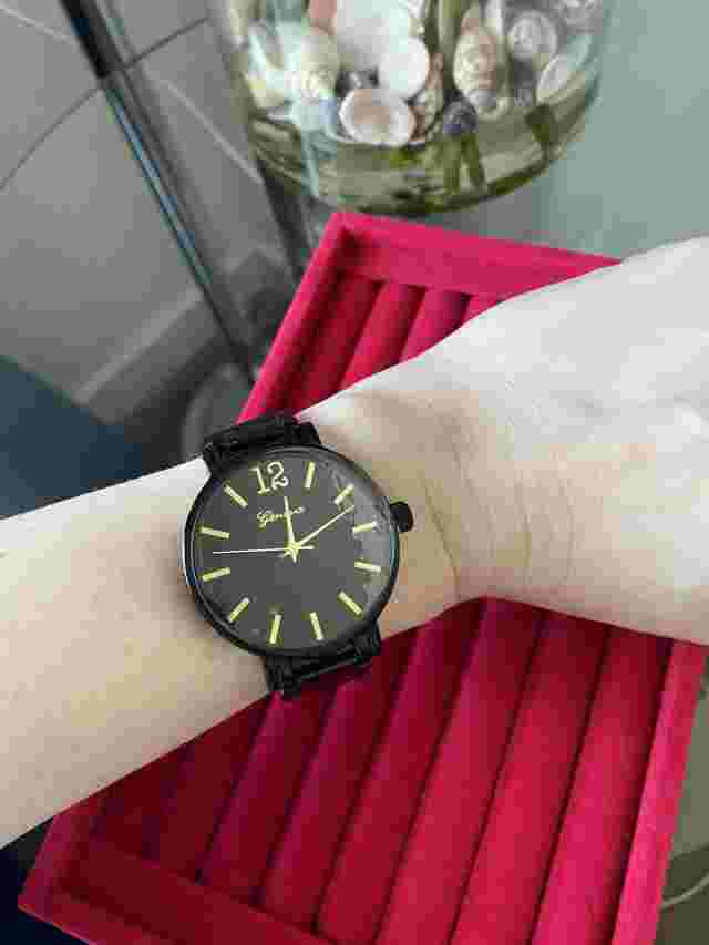 NEW OLIVIA PRATT Geneva WOMENS SIMPLE ELEGANT METAL WATCH BLACK AND GOLD