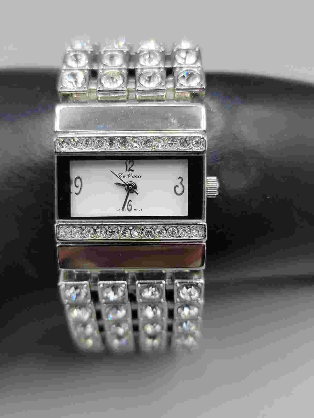 Vintage Da Vanci Rhinestone Ladies Quartz Watch 24mm 7" Sparkling Band