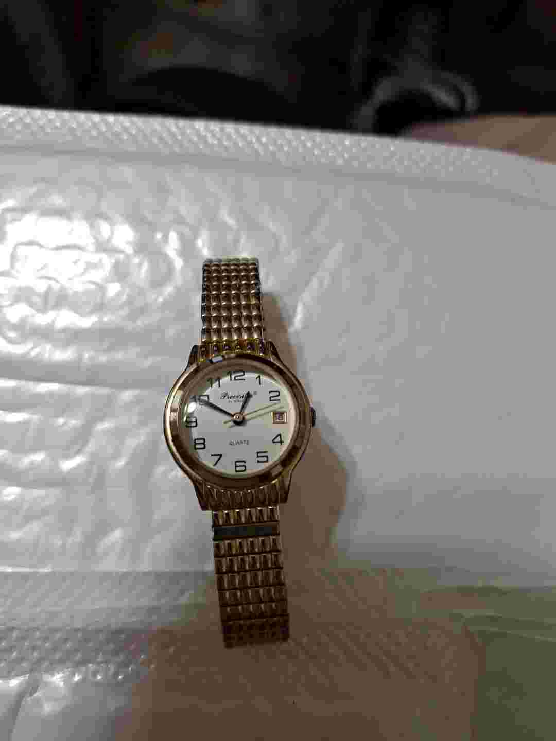 106. New Battery Working Ladies Presicion Silver & Gold Colored Watch