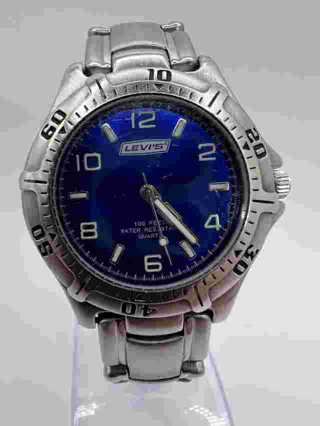 Vintage Men’s Levi’s Silver Watch Rotating Bezel Blue Dial Sporty
