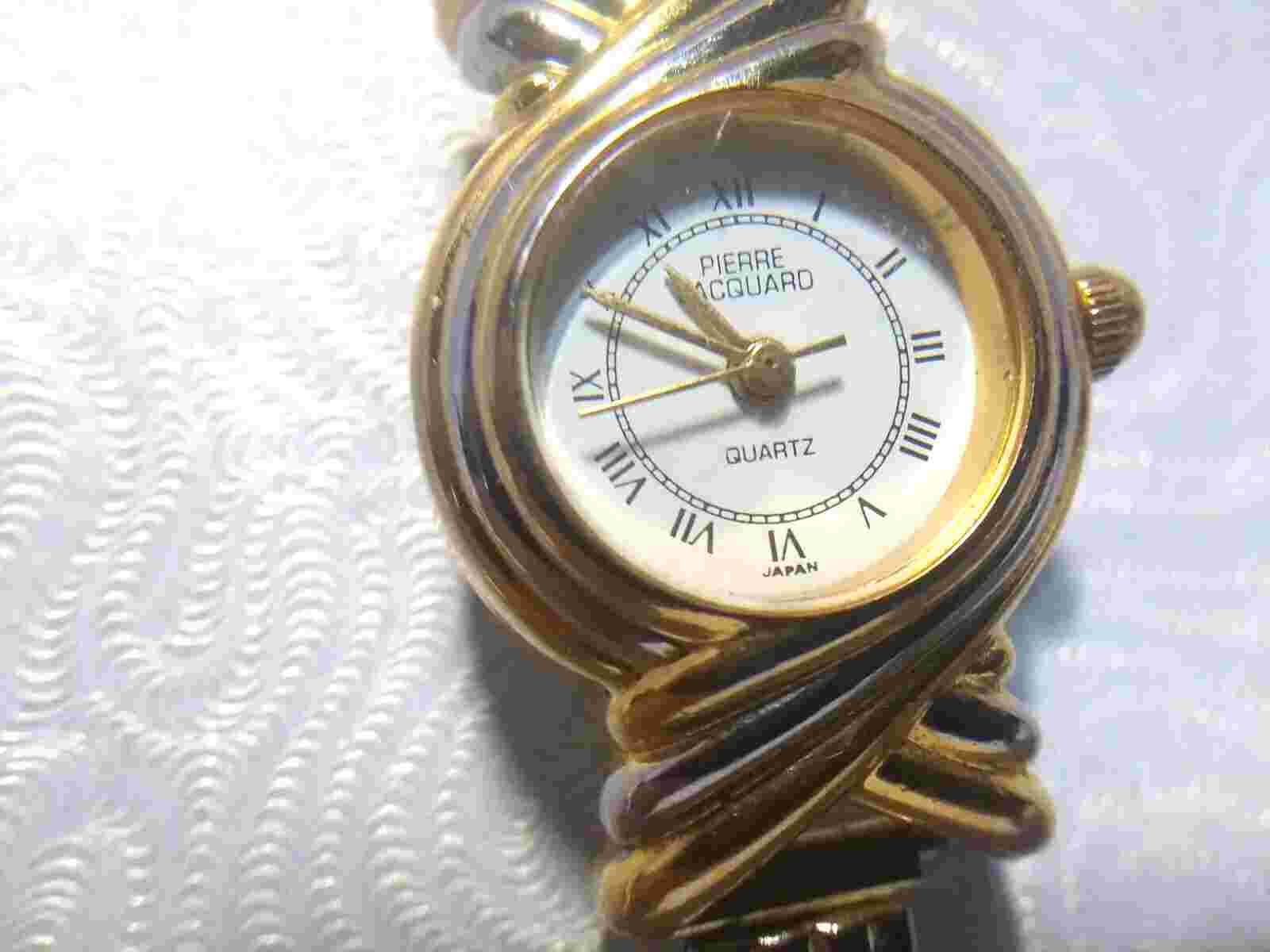 Pierre Jacquard Quartz Watch White Dial Gold Flex Band Women New Bat Works Great
