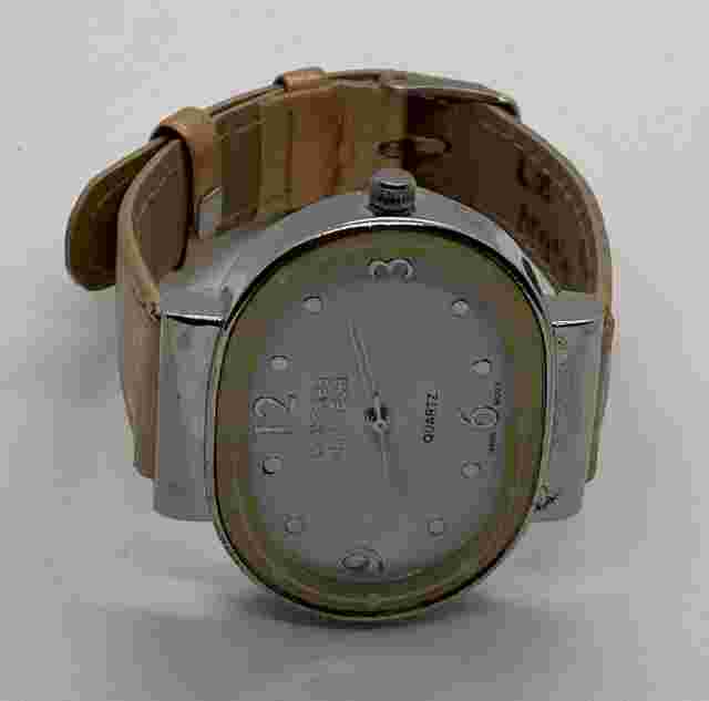 Montres De Fleur Ladies Watch New Battery Silver OvaL Wide Dial Gold Strap NICE!