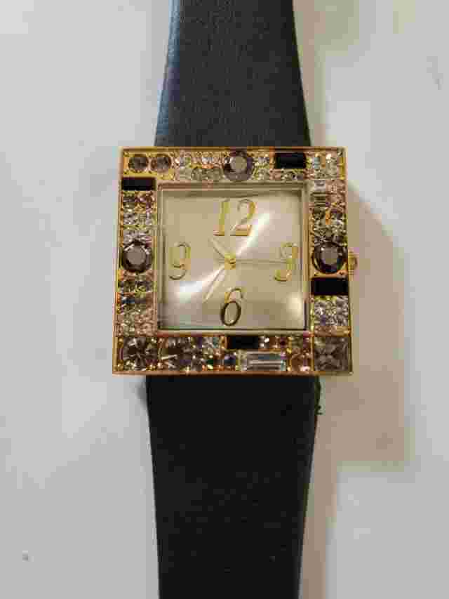 35mm Fashion Women’s Quartz Wrist Watch Gold Tone Square Face Rhin New Battery