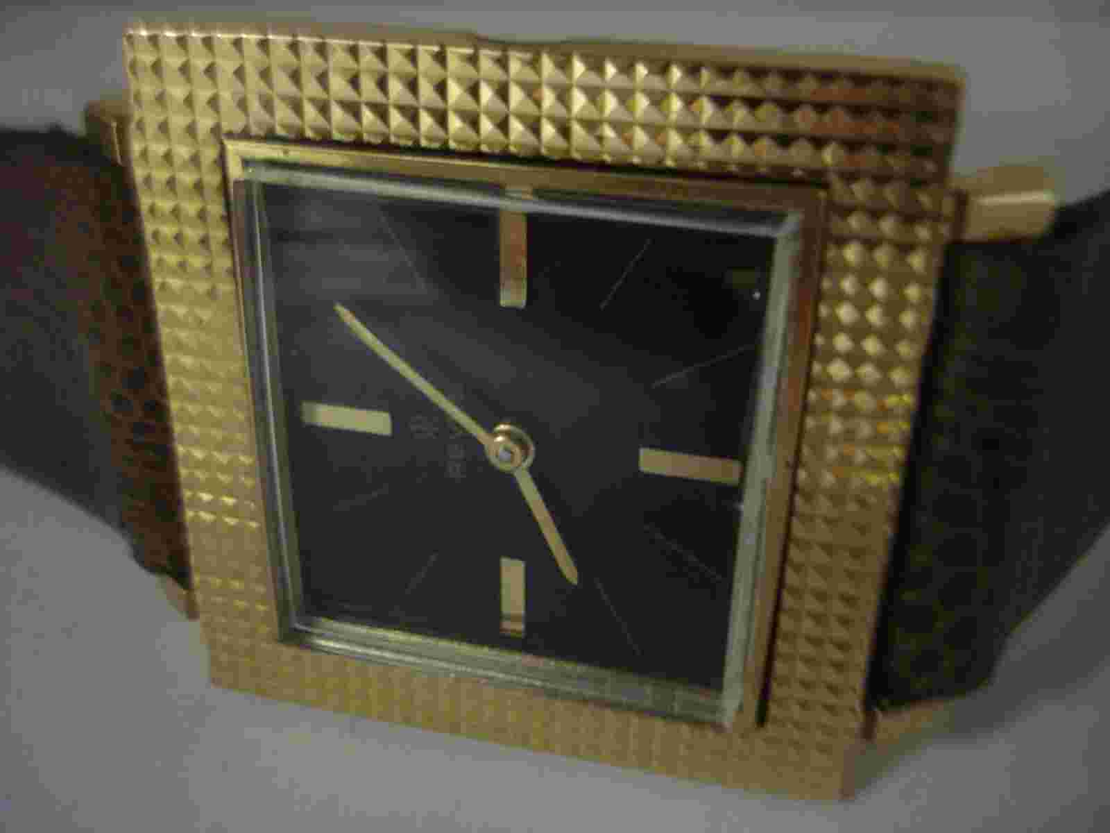 Revue watch NOS Square Damiere.. Very Very Good..!!!