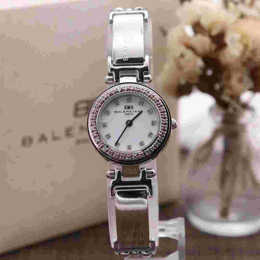 BALENCIAGA 5023 Stone Bezel Ladies Analog Watch Case Size 23mm Used Excellent