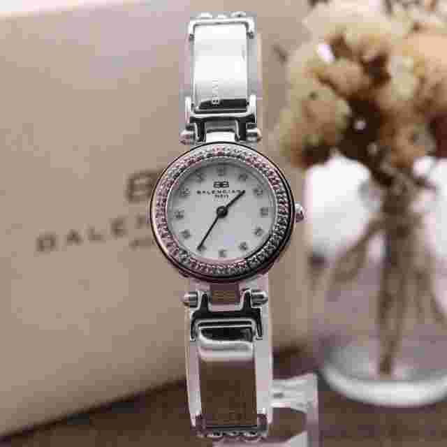 BALENCIAGA 5023 Stone Bezel Ladies Analog Watch Case Size 23mm Used Excellent