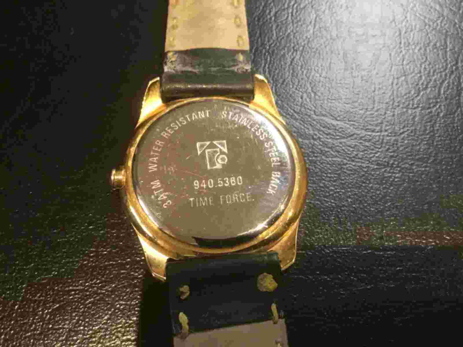 Vintage Time Force Watch. Gold colour. Not working needs new battery?