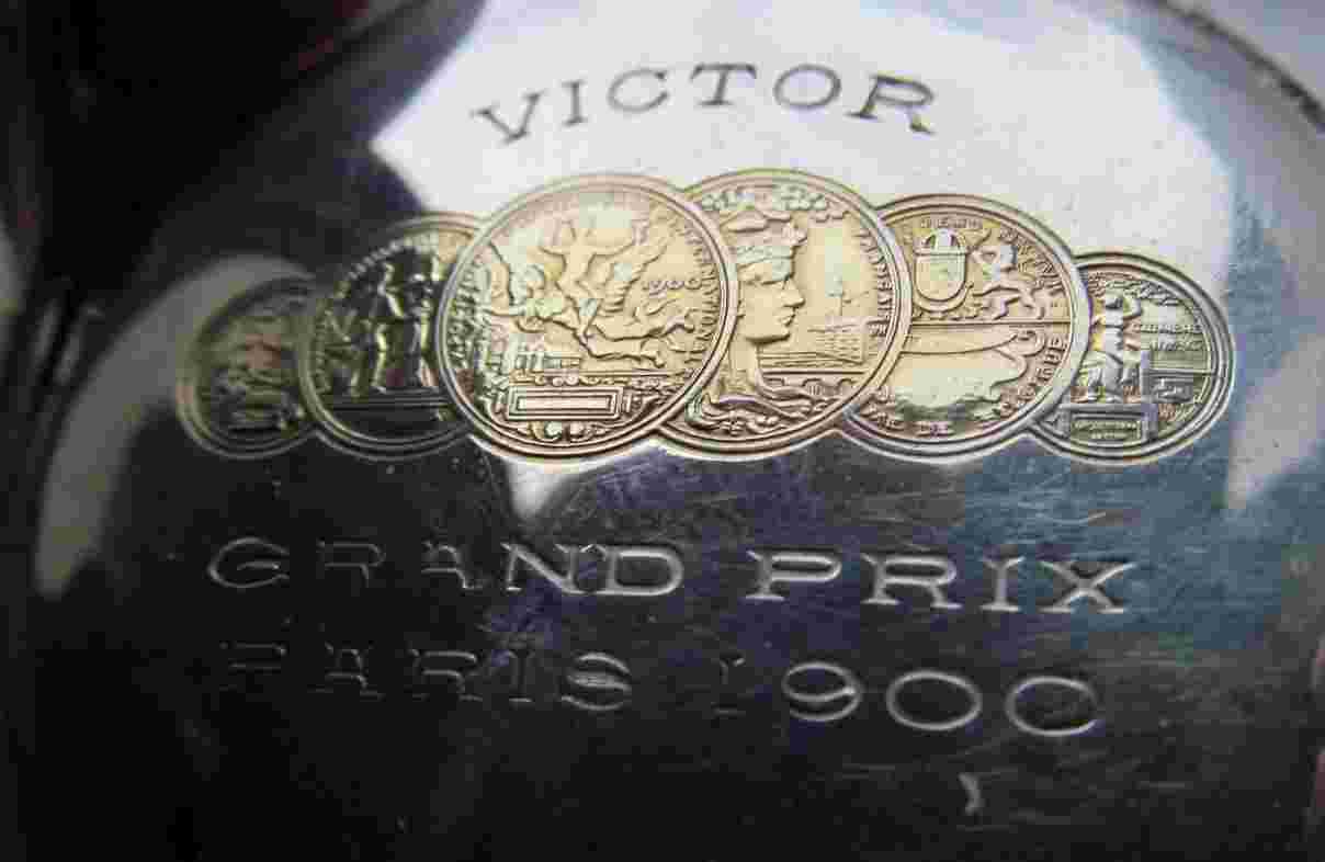 Fine Victor silver cased pocket watch, 800 silver case.