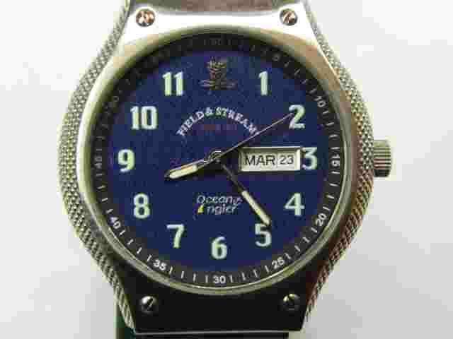 NICE FIELD & STREAM OCEAN ANGLER STAINLESS STEEL MENS WATCH - NEW BATTERY - RUNS