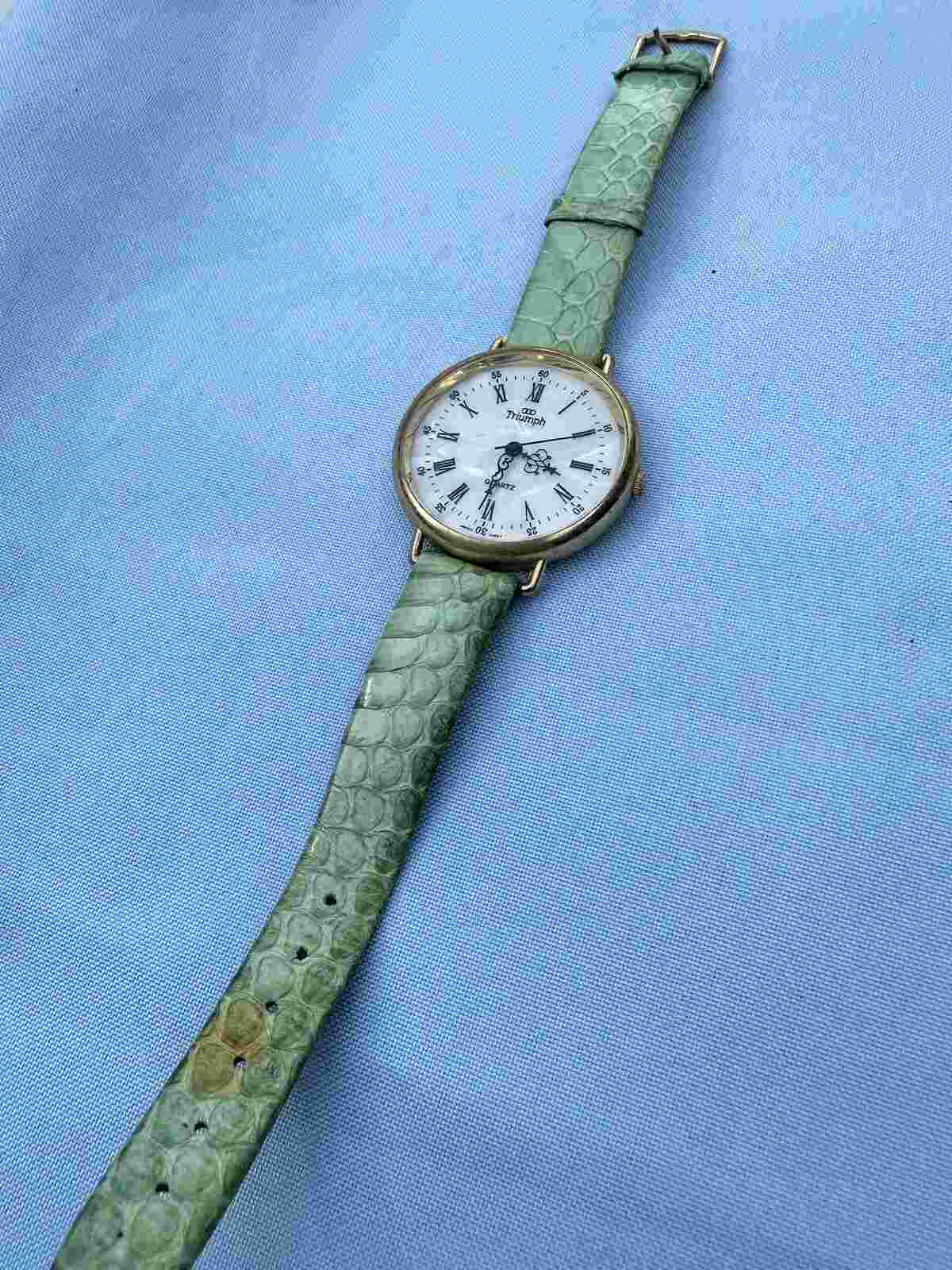 Vintage woman's Watch Triumph Quartz Green Genuine Leather Band