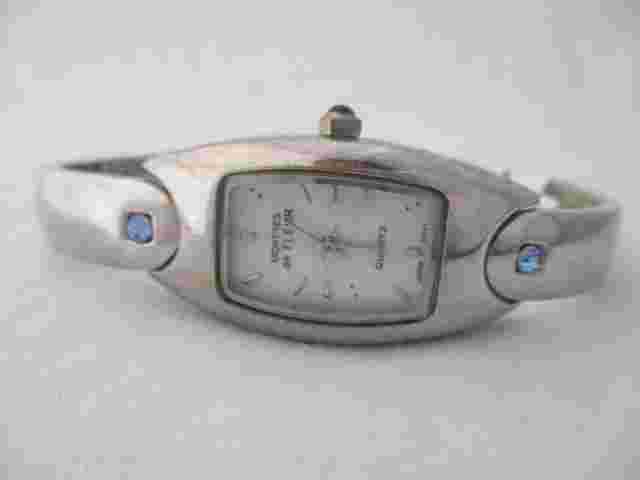 Montres de Fleur Women's Silver Toned Bracelet Band Analog Watch *Working*