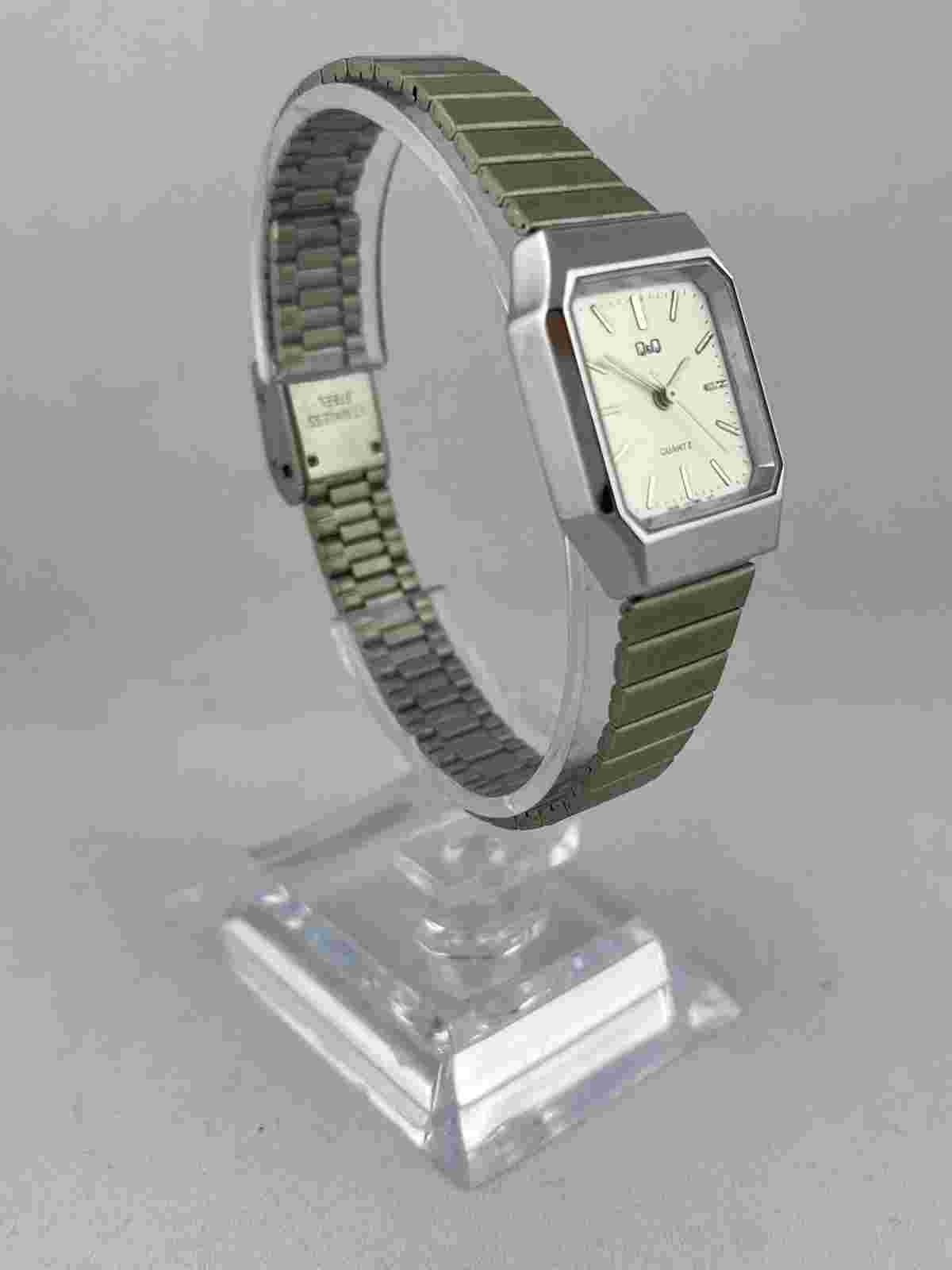 Mint Women's Wrist Band Watch Q&Q Quartz With Stainless Steel Band, Works
