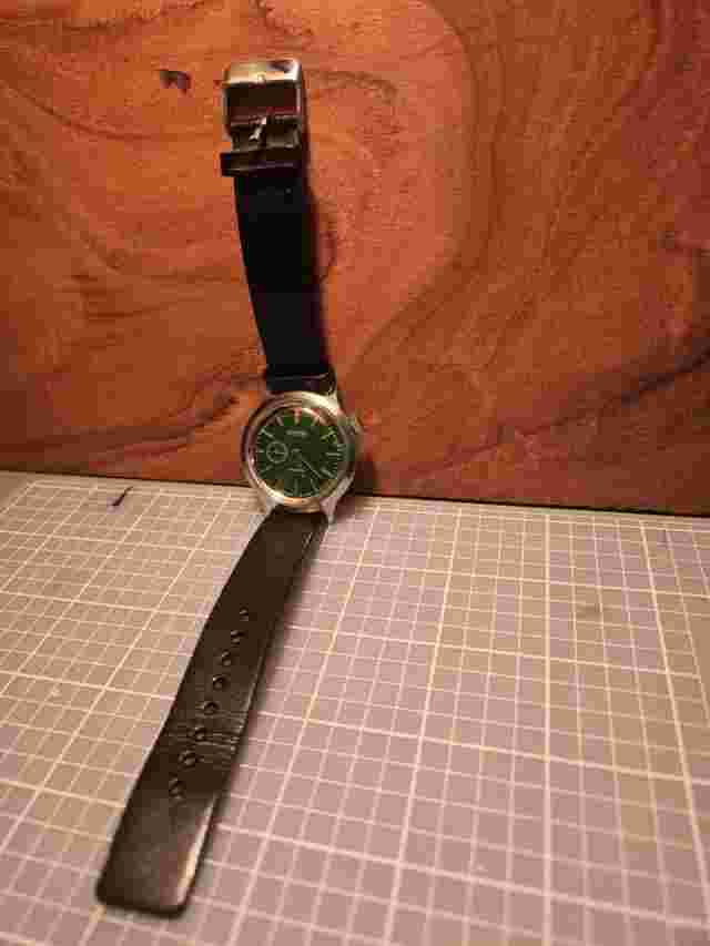 Vintage  BOCTOK Russian Soviet USSR Mechanical Wind-Up Green Wristwatch