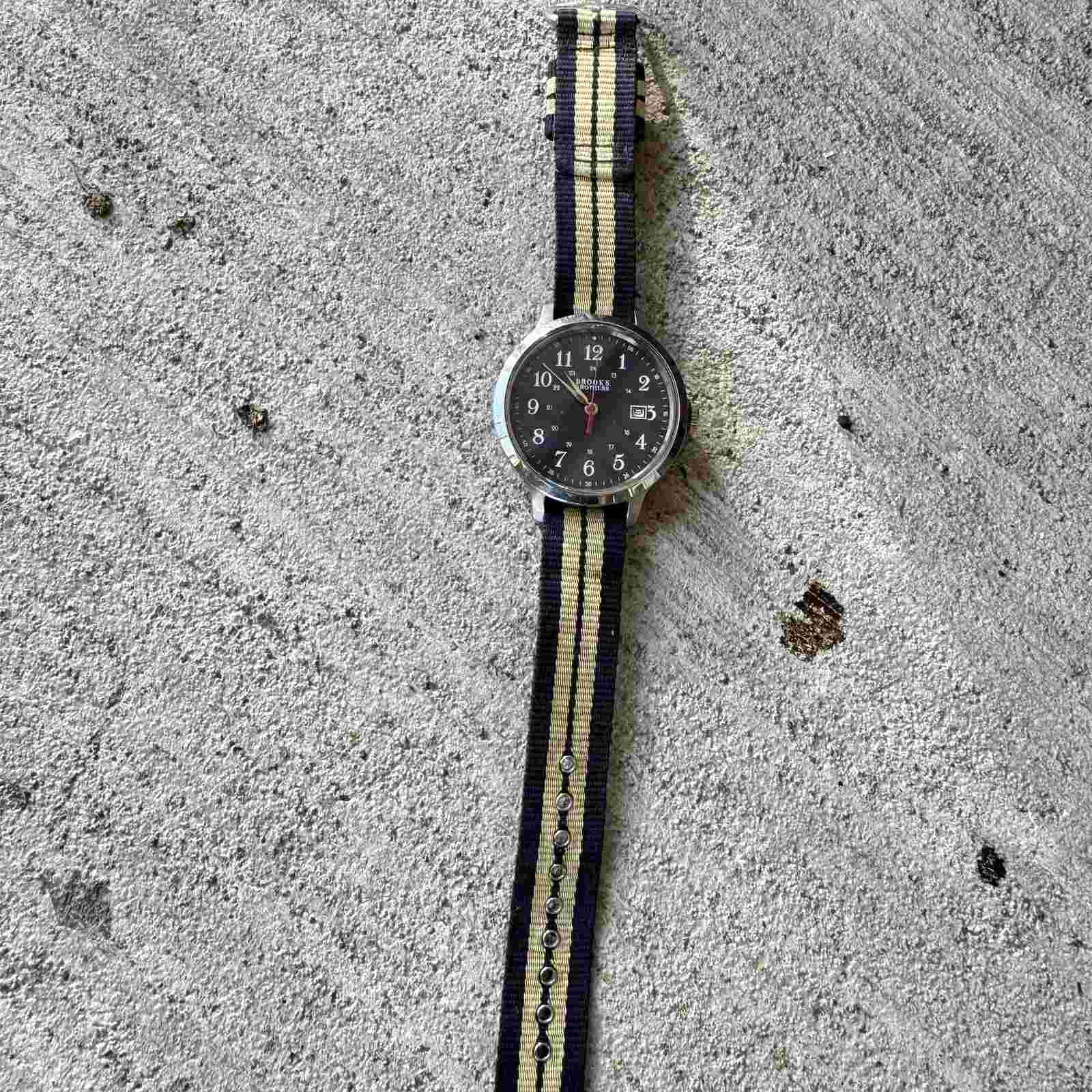 Vintage? Brooks Brothers "346" 5ATM Black Strap Wrist Watch - HLBN