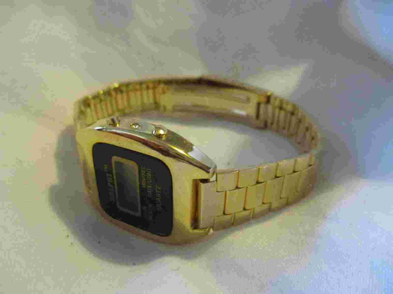Delphi Women's Gold-Toned Link Band Digital Quartz Watch