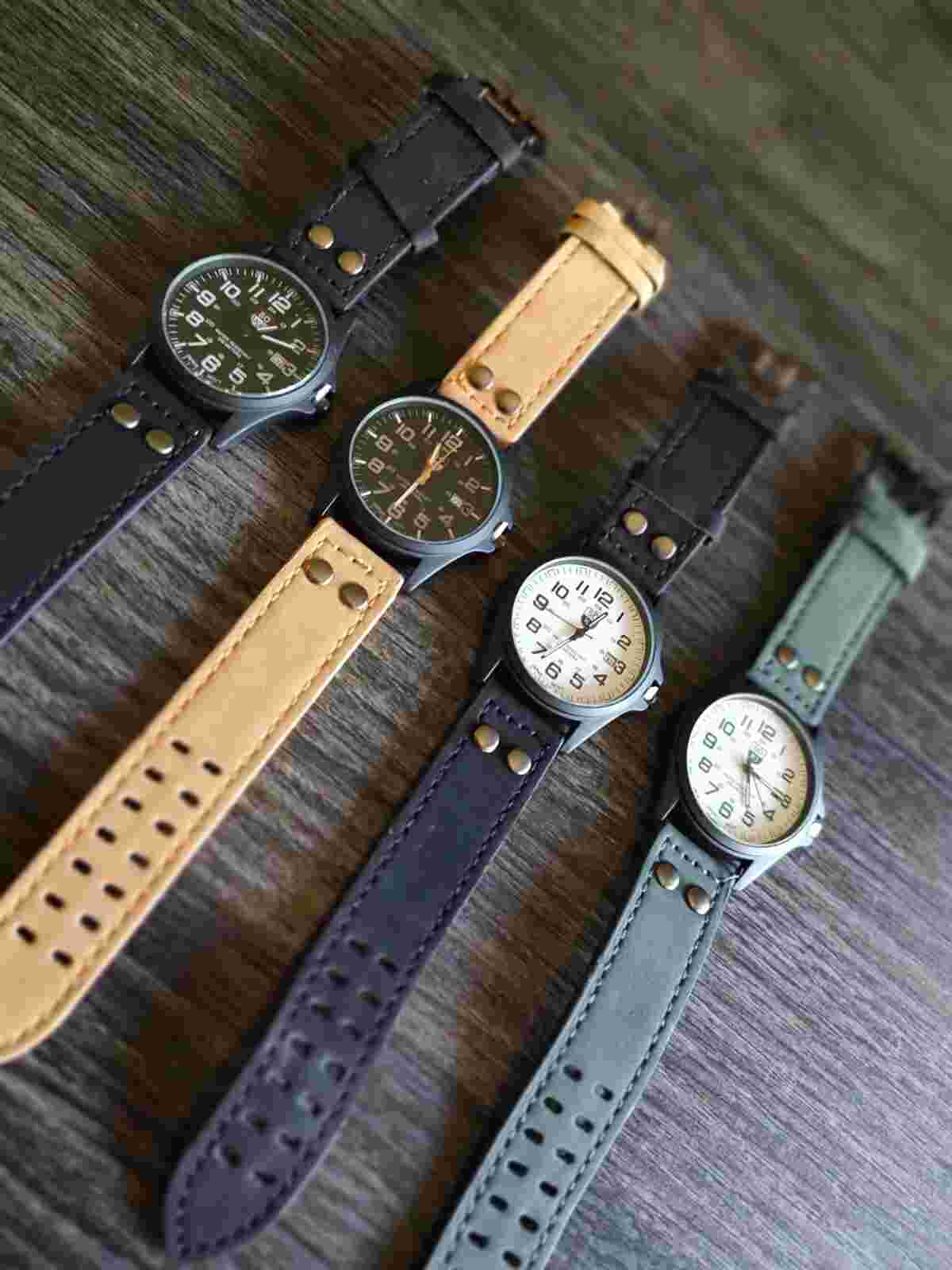 analog wristwatch