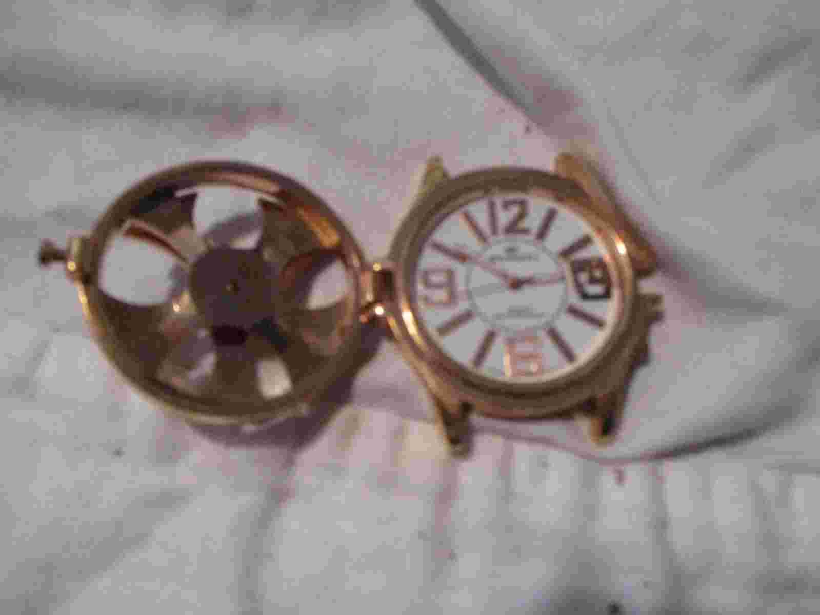 Denacci Analog Wristwatch with Quartz Movement and Water Resistance