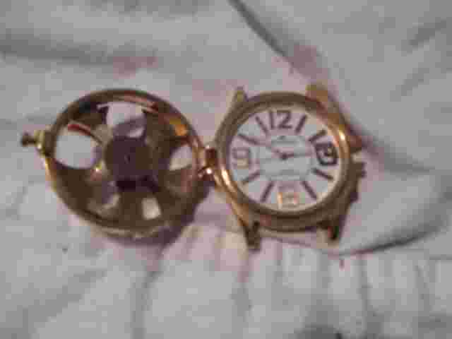Denacci Analog Wristwatch with Quartz Movement and Water Resistance