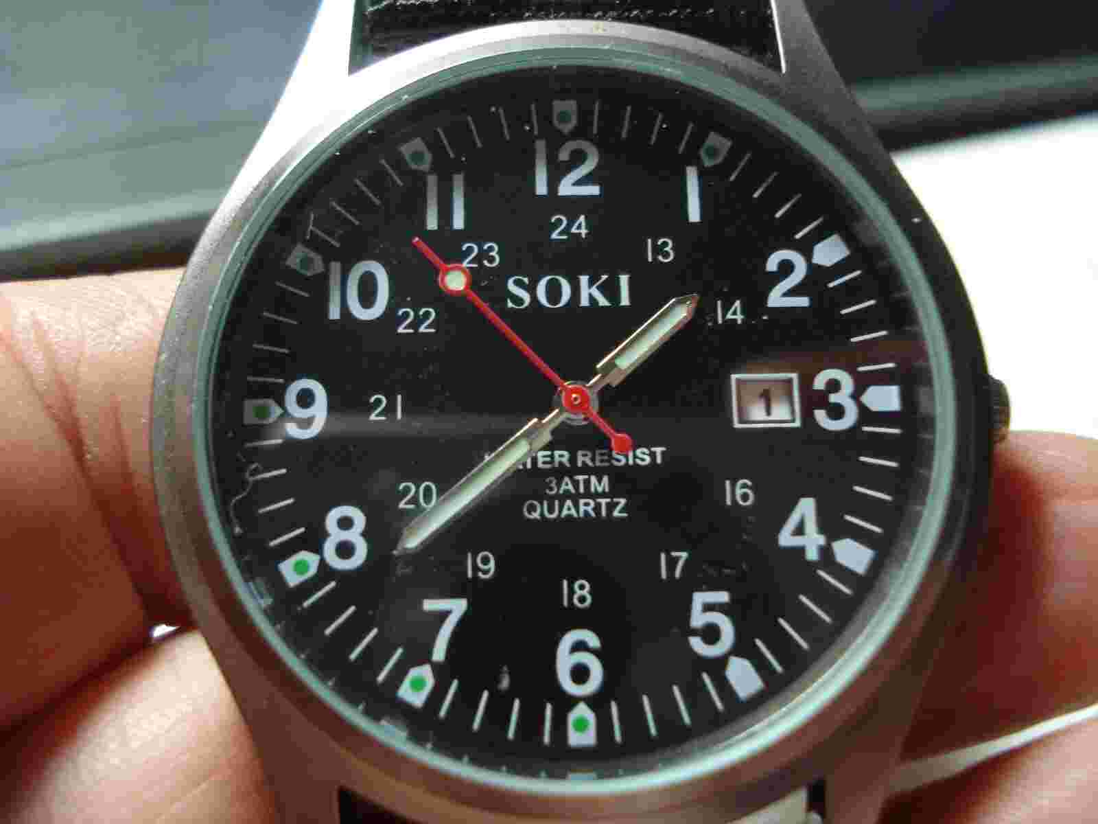 RARE LARGE VINTAGE SOKI MILITARY TIME DATE WATCH GLOW ACCENTS QUARTZ NEW BATTERY