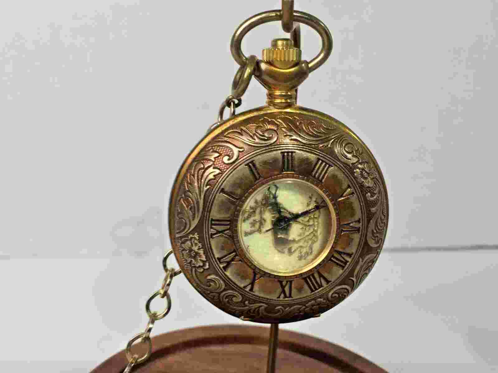 Majestron Beige Men's Stainless Gold Deer Buck Easy Read Quartz Pocket Watch