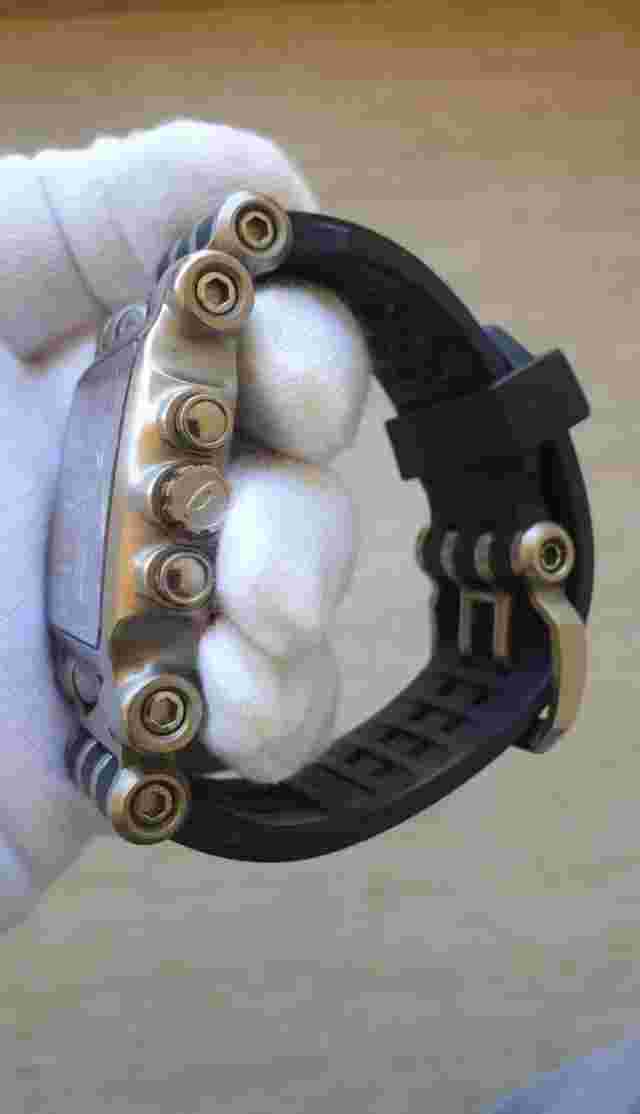 RELOJ OAKLEY MINUTE MACHINE HECHO EN SUIZA OAKLEY TIME TANK TITANIO RELOJ MM