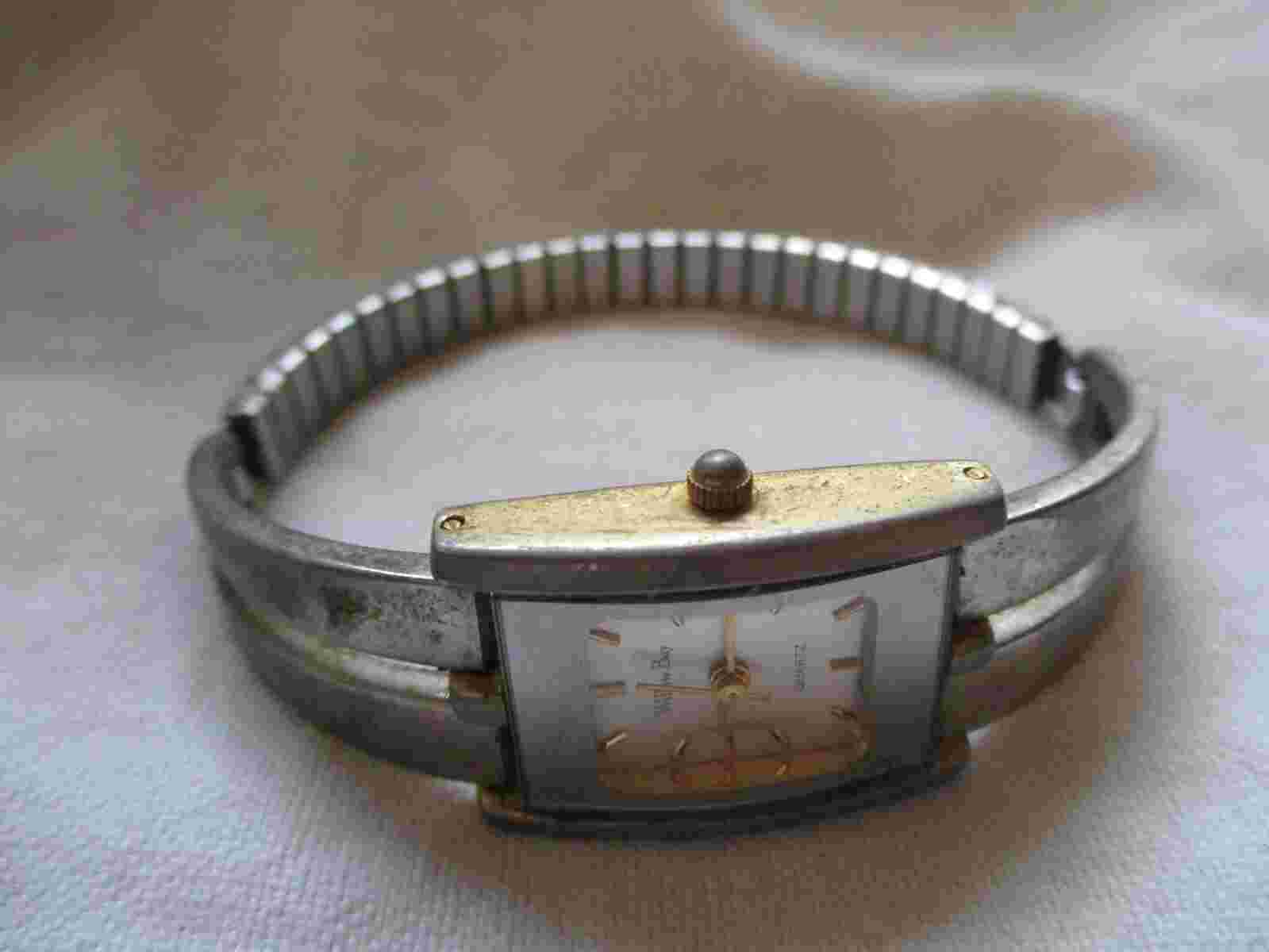 Willow Bay Silver Toned Wristwatch w/ Metal Expansion Band