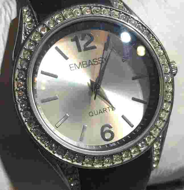 Vintage Embassy EM3869L Ladies watch, running with new battery Good Condition!!