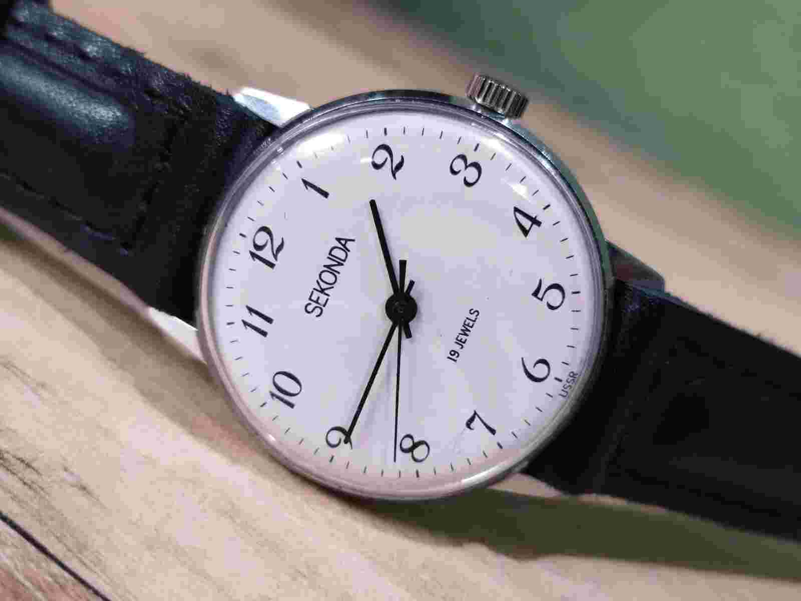 Seconda Watch USSR Vintage Soviet  Mechanical Wristwatch.