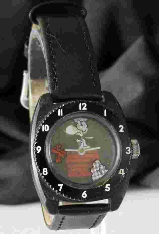 RARE VINTAGE SNOOPY WATCH  60's
