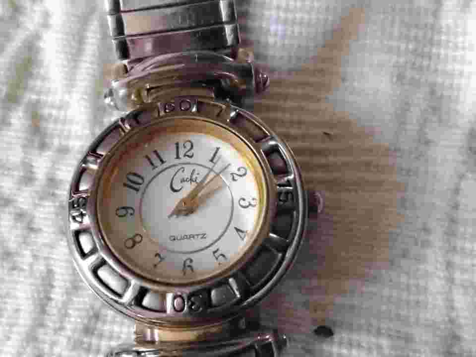 Cache Womans Watch Running With Battery