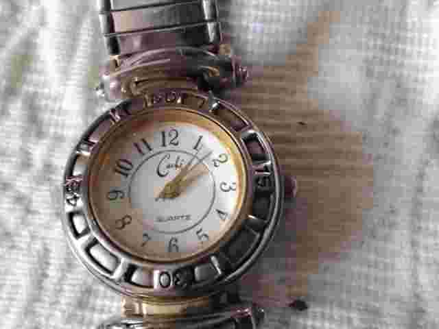 Cache Womans Watch Running With Battery