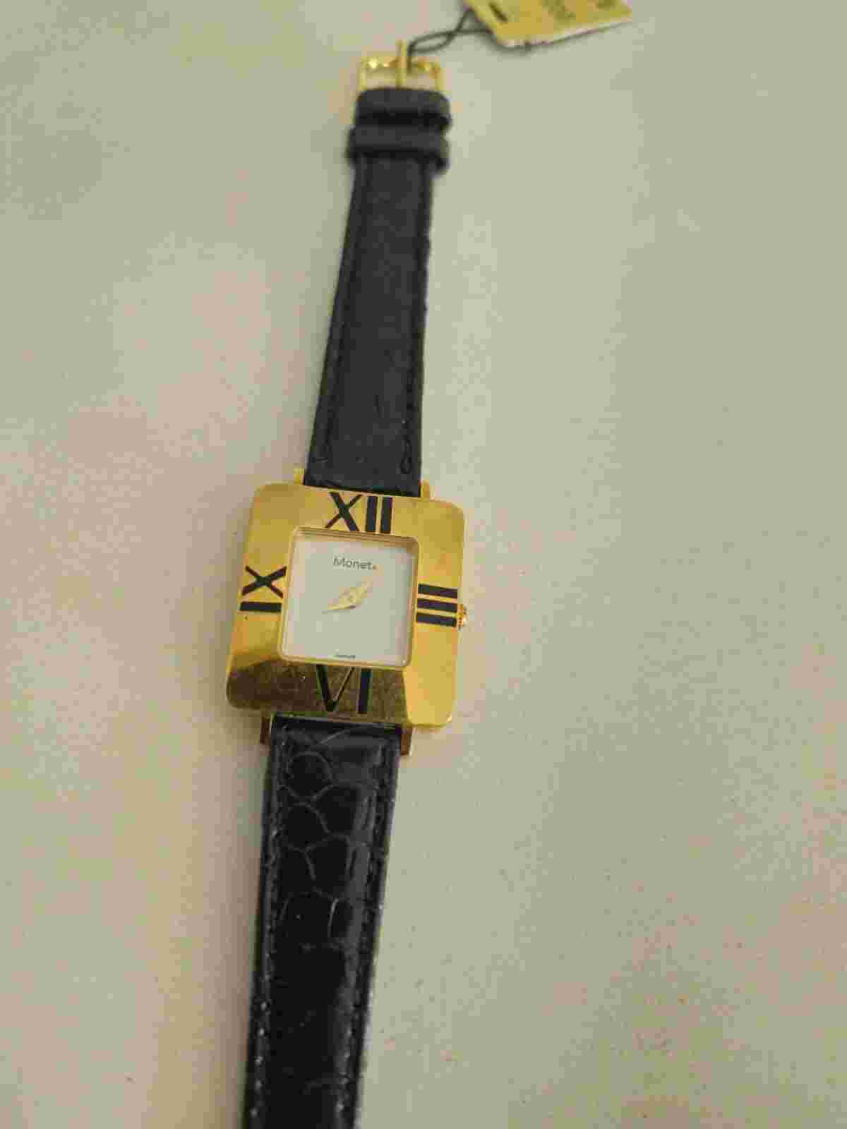 Monet GOLD TONE Watch Women’s ROMAN NUMERALS --- UNTESTED VINTAGE WATCH NOS.