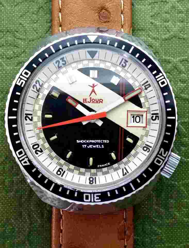 SUPER COOL VINTAGE 70's LE JOUR 38mm MANUAL WIND WATCH w/ RACING DIAL - SERVICED