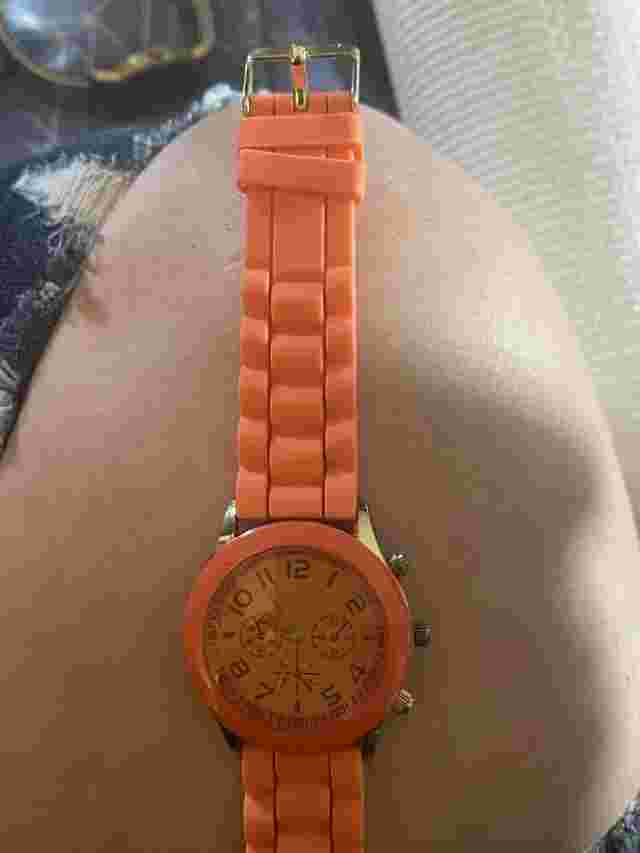 Darice Womens Silicon Coral Pink Quartz Watch