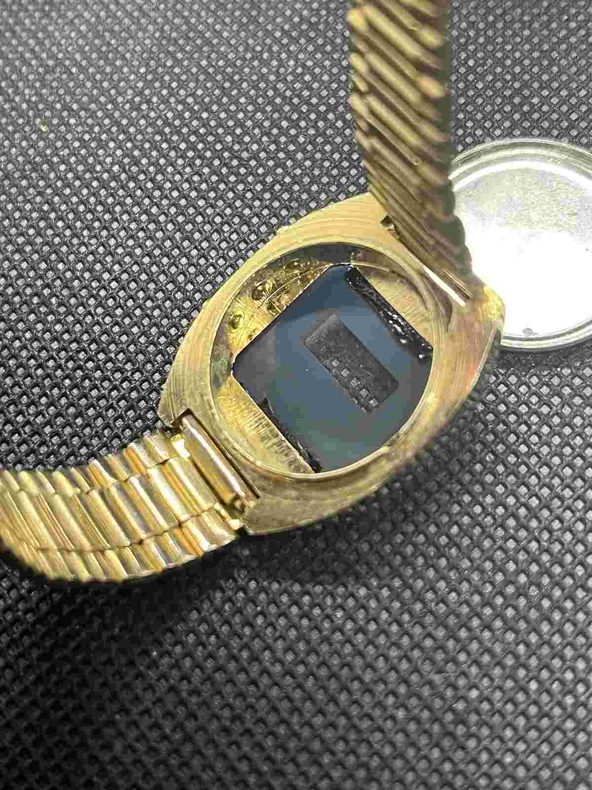 Delphi III Watch Parts (No Movement) Digital With Gold Tone Case Band Vtg