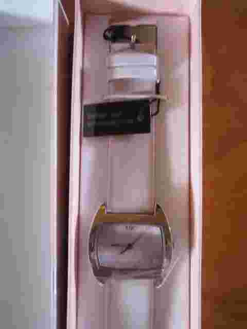 WATCH IN BOX MARY KAY NEW IN BOX  ** GREAT ** MUST SEE **