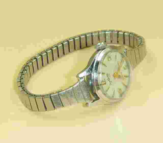 Vintage Sellita 17 Jewel Mechanical Wind-Up Ladies Watch