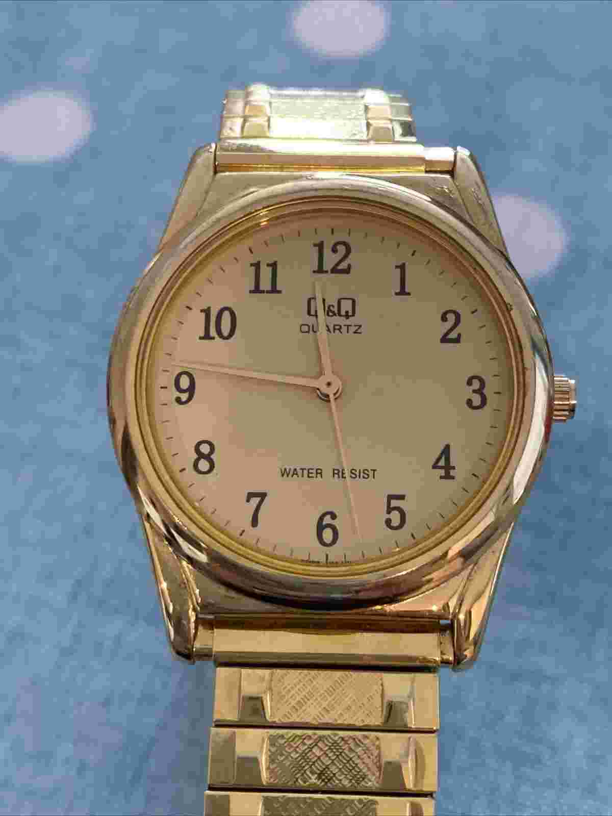 Q & Q Quartz Goldtone Stretch Band Watch New Battery Working