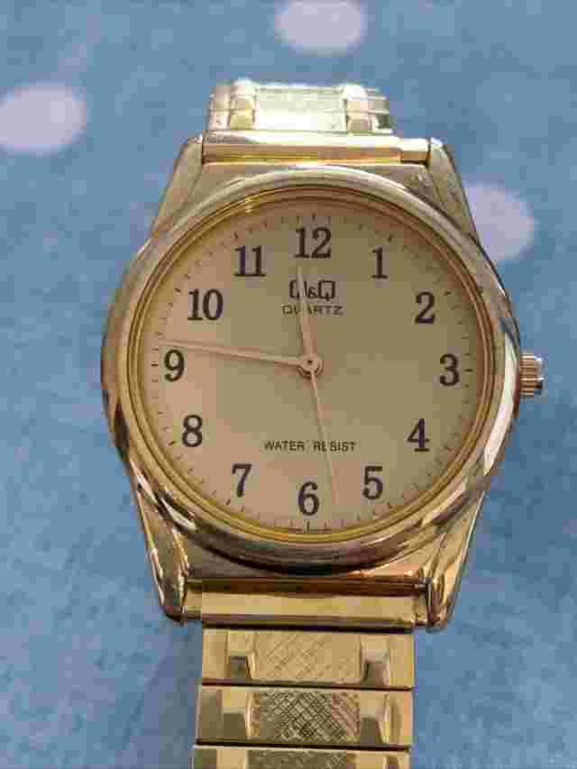 Q & Q Quartz Goldtone Stretch Band Watch New Battery Working