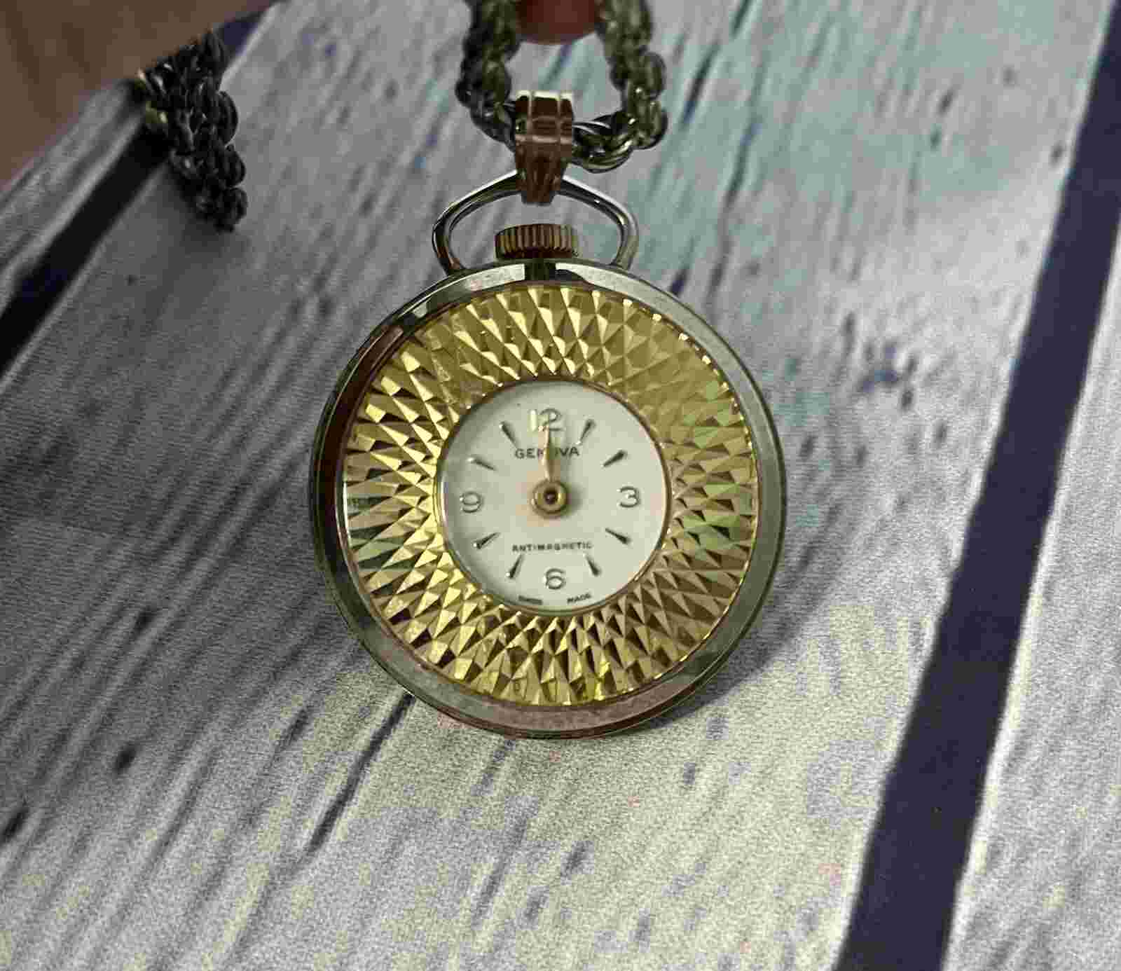 Vintage Genova Ladies Pendant Watch Necklace (needs Battery)