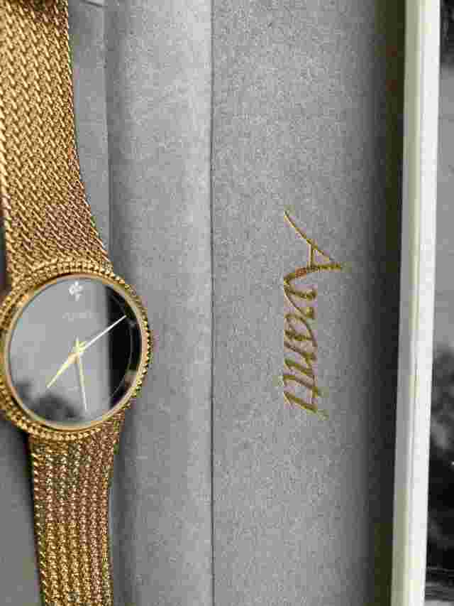 AVANTI GOLD TONE MENS MINT WRISTWATCH IN ORIGINAL CASE Needs Battery