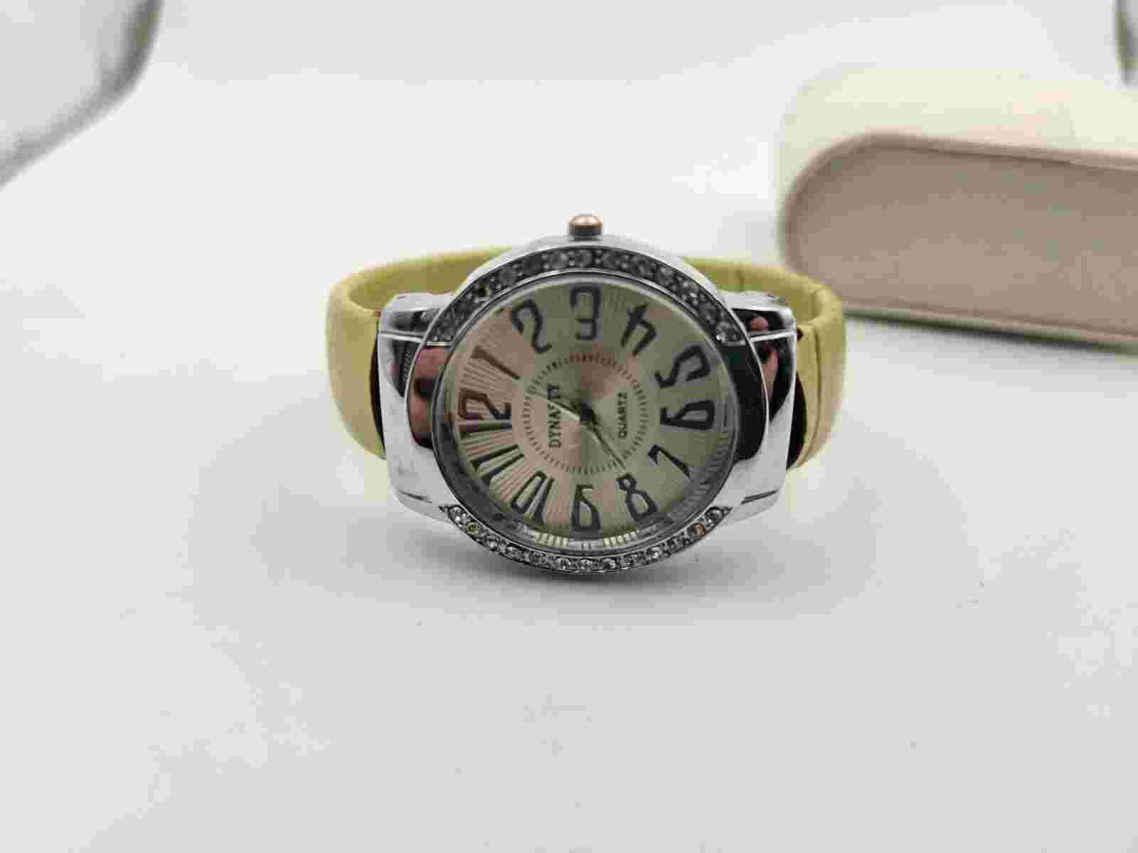Women's Quartz Watch.  New Battery.  B11