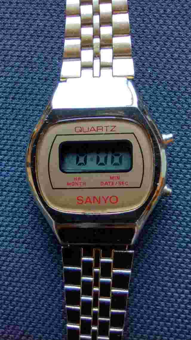 VINTAGE Sanyo LCD DIGITAL Women's WATCH. 80's?. New Battery !!